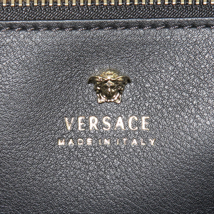 Bolso de mano Versace Palazzo Empire modelo grande en cuero negro - Detail D4