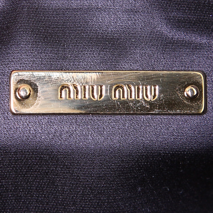 Bolsito de mano Miu Miu en cuero acolchado negro - Detail D3