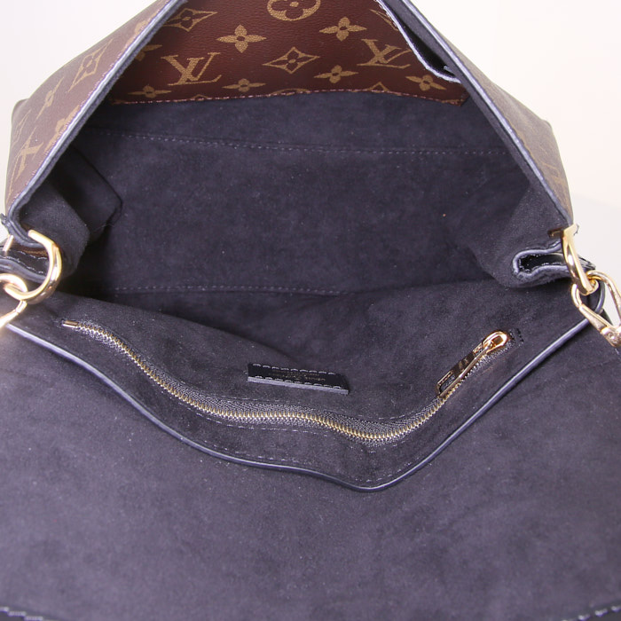Sac bandoulière Louis Vuitton One Handle en toile monogram marron et cuir noir - Detail D3