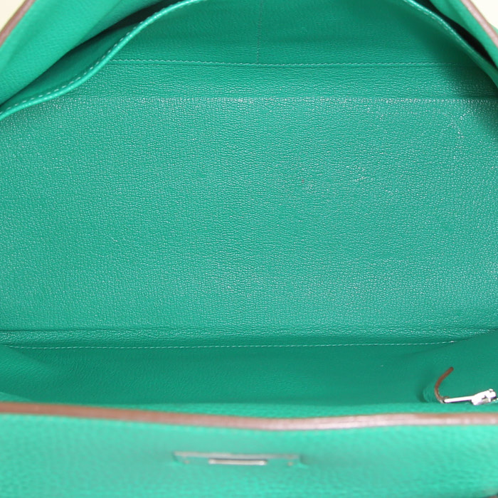 Bolso de mano Hermes Kelly 35 cm en cuero togo verde - Detail D3