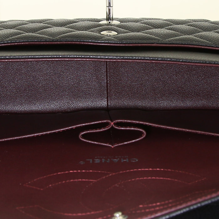 Borsa a tracolla Chanel Timeless jumbo in pelle martellata e trapuntata nera - Detail D3