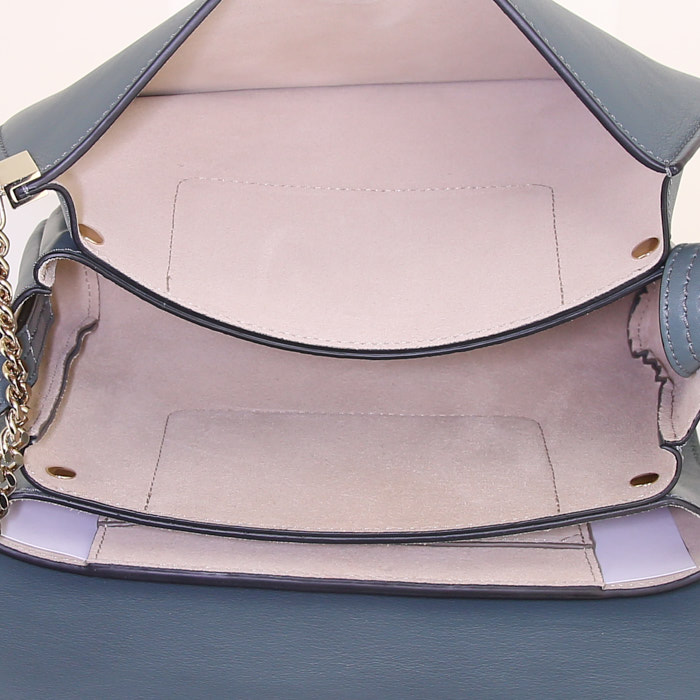 Bolso bandolera Chloé Faye modelo pequeño en ante y cuero azul gris - Detail D2