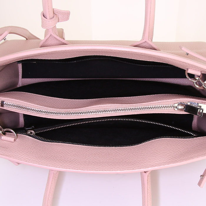 Saint Laurent Sac de jour small model handbag in varnished pink grained leather - Detail D3