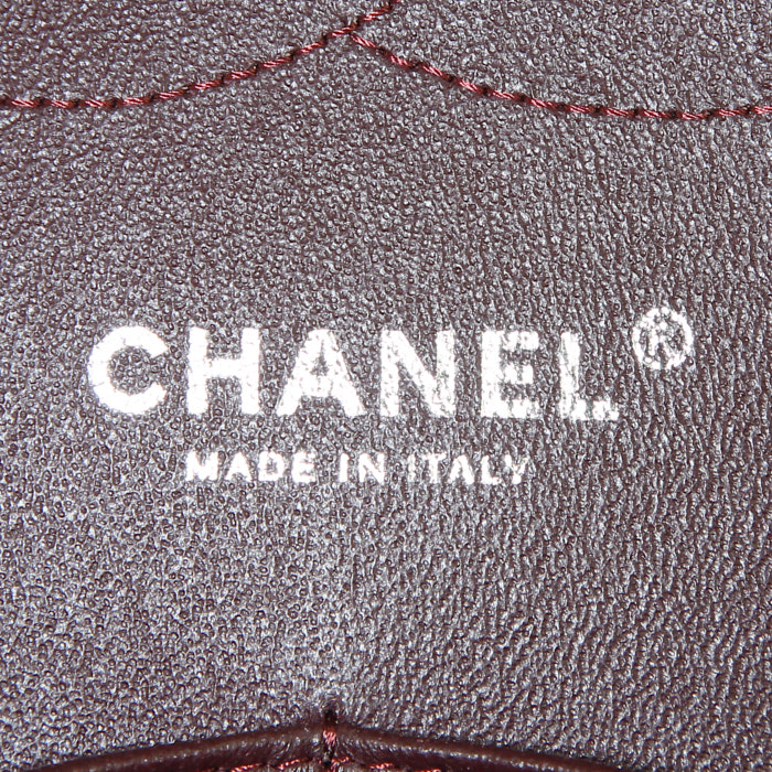 Sac bandoulière Chanel Timeless jumbo en cuir grainé matelassé noir - Detail D4