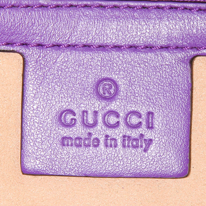 Sac bandoulière Gucci GG Marmont en cuir matelassé violet - Detail D4