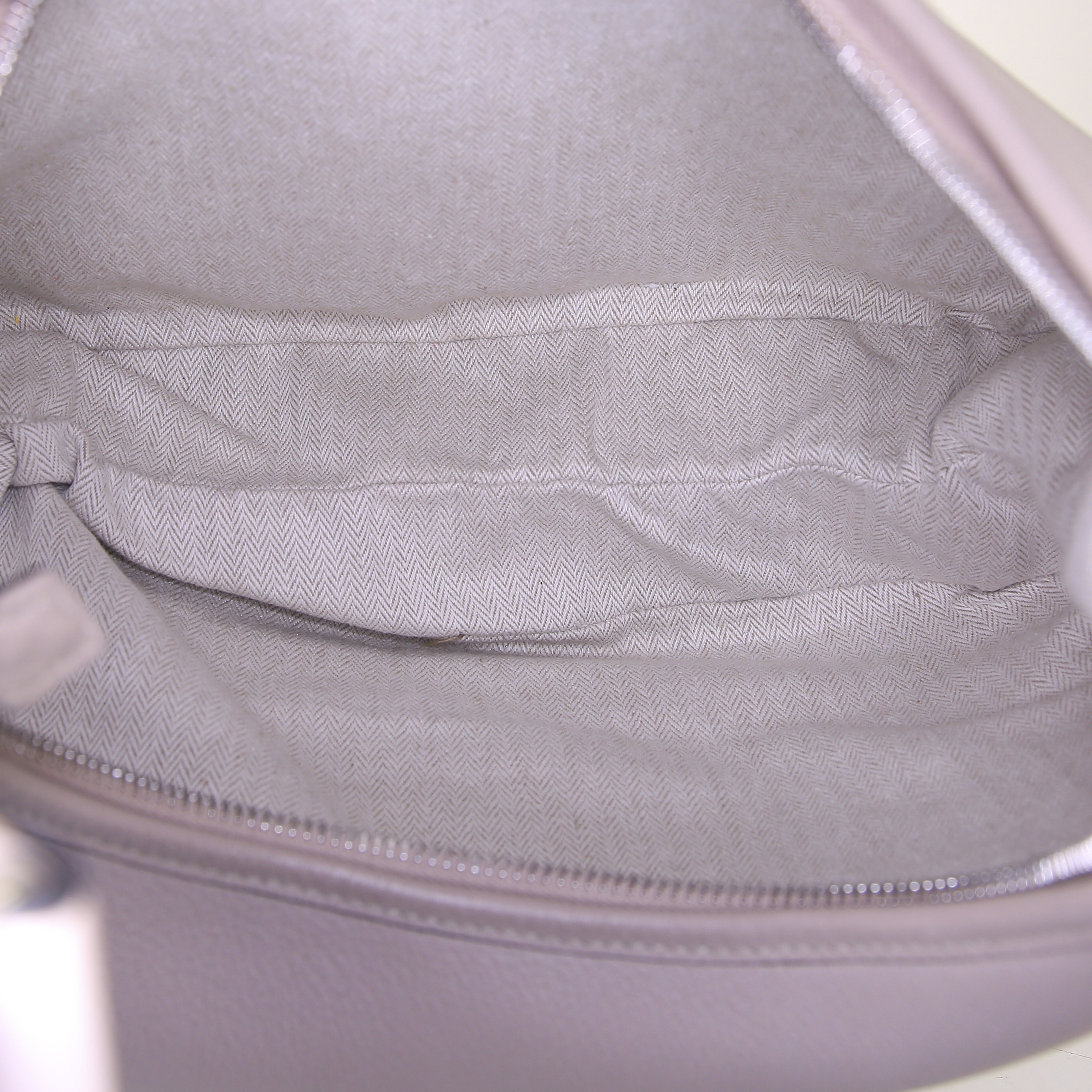 Hermès Goya handbag in tourterelle grey Swift leather - Detail D2