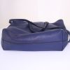 Prada Daino shopping bag in blue grained leather - Detail D5 thumbnail