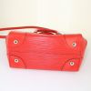 Bolso de mano Louis Vuitton Phenix en cuero Epi rojo - Detail D5 thumbnail