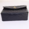Chanel Vintage handbag in blue quilted leather - Detail D5 thumbnail