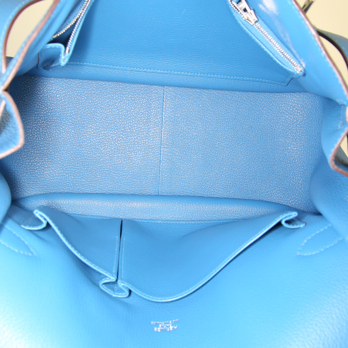 Bolso bandolera Hermes Jypsiere en cuero togo azul Mykonos - Detail D3