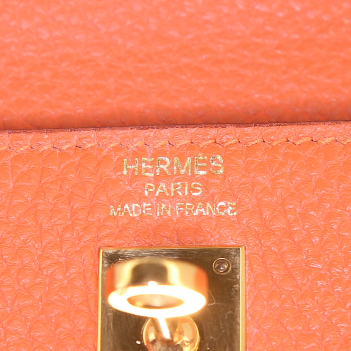 Bolso de mano Hermes Kelly 25 cm en cuero togo naranja - Detail D4