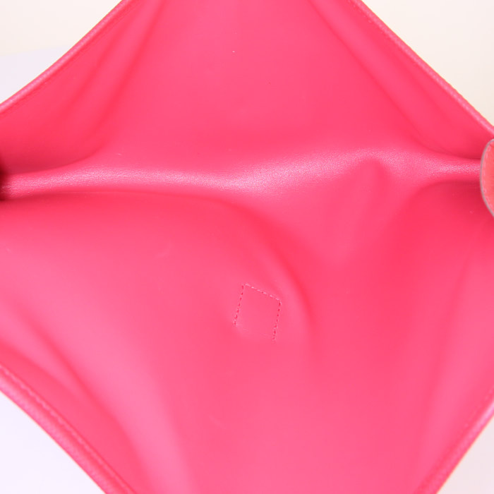 Bolsito de mano Hermes Jige en cuero epsom rojo - Detail D2
