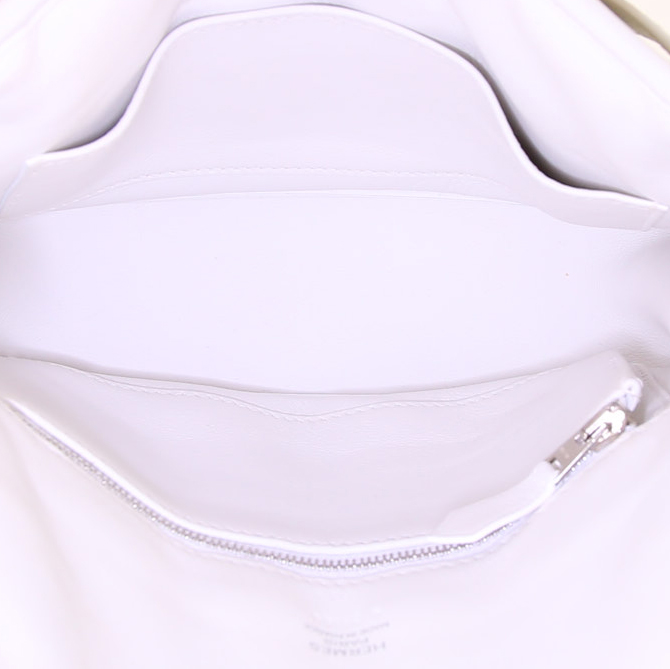 Bolso bandolera Hermès Berline modelo pequeño en cuero swift blanco y cuero de ternero doblis gris - Detail D2