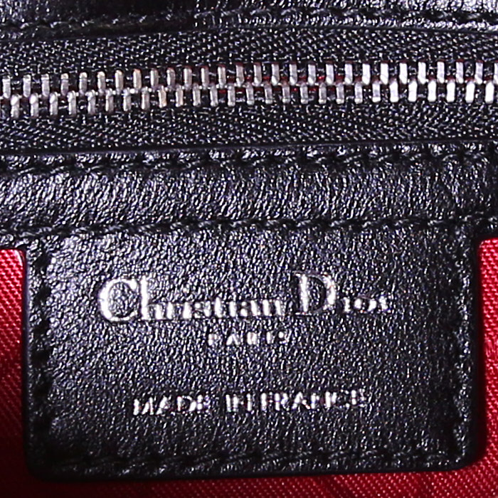 Bolso de mano Dior Lady Dior en cuero cannage negro - Detail D4