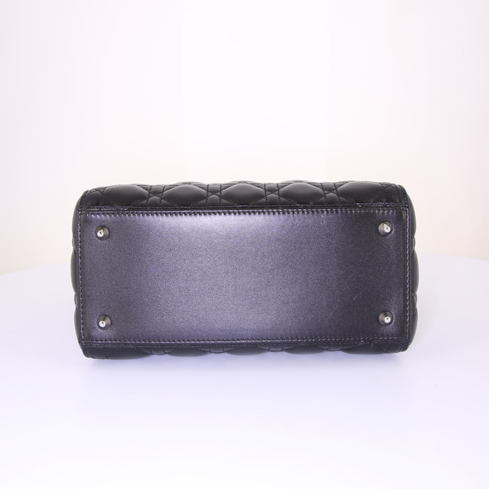 Bolso de mano Dior Lady Dior en cuero cannage negro - Detail D5