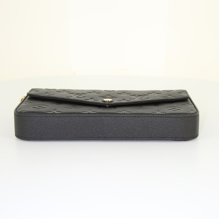 Louis Vuitton Félicie shoulder bag in black leather - Detail D4
