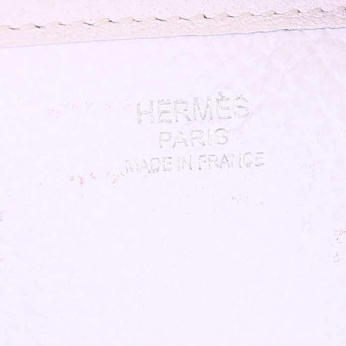 Bolso para llevar al hombro Hermes Evelyne modelo mediano en cuero togo blanco - Detail D3