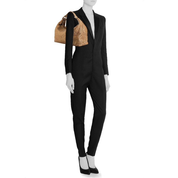 Bottega Veneta Sloane handbag in golden brown braided leather - Detail D1