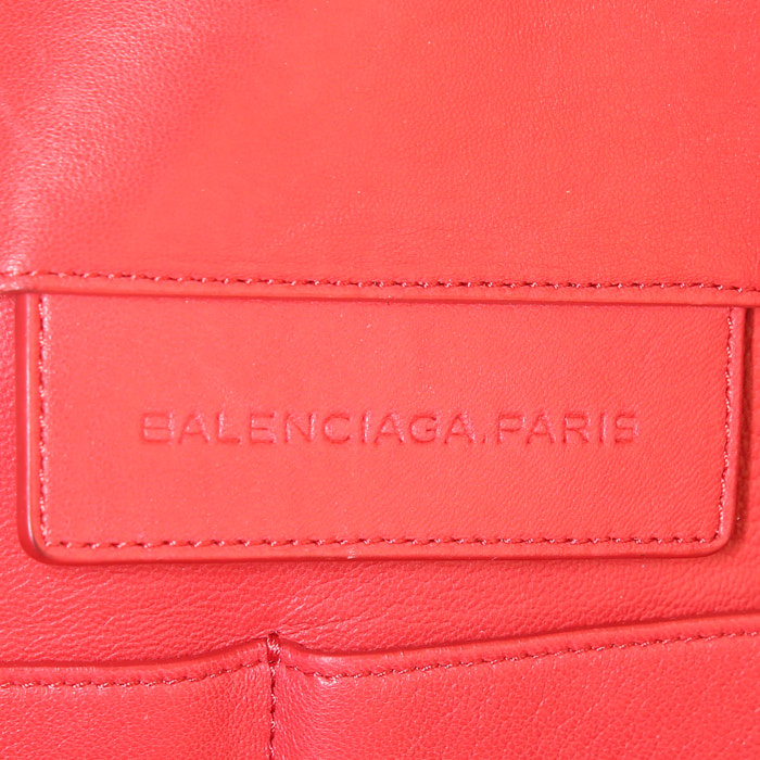 Sac cabas Balenciaga Papier A4 en cuir matelassé rouge - Detail D3