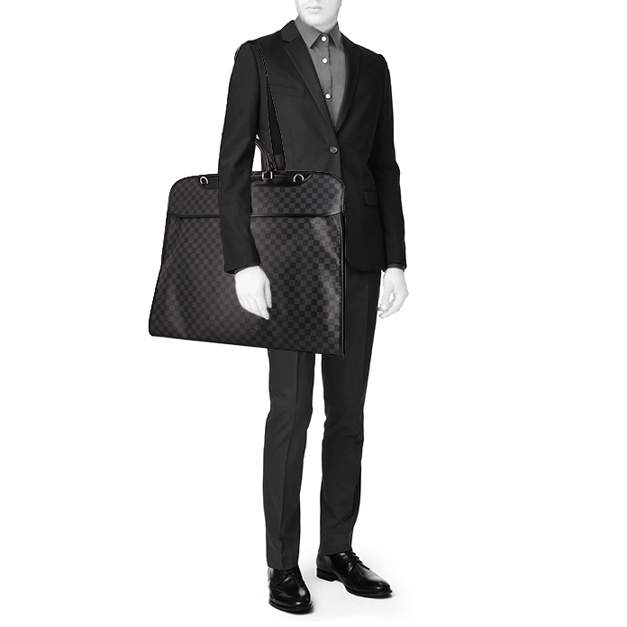 Louis Vuitton clothes-hangers in damier graphite canvas and black leather - Detail D2