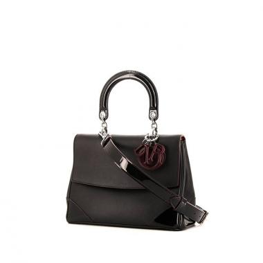 Bolso bandolera Dior Be Dior modelo mediano en cuero negro y charol color burdeos