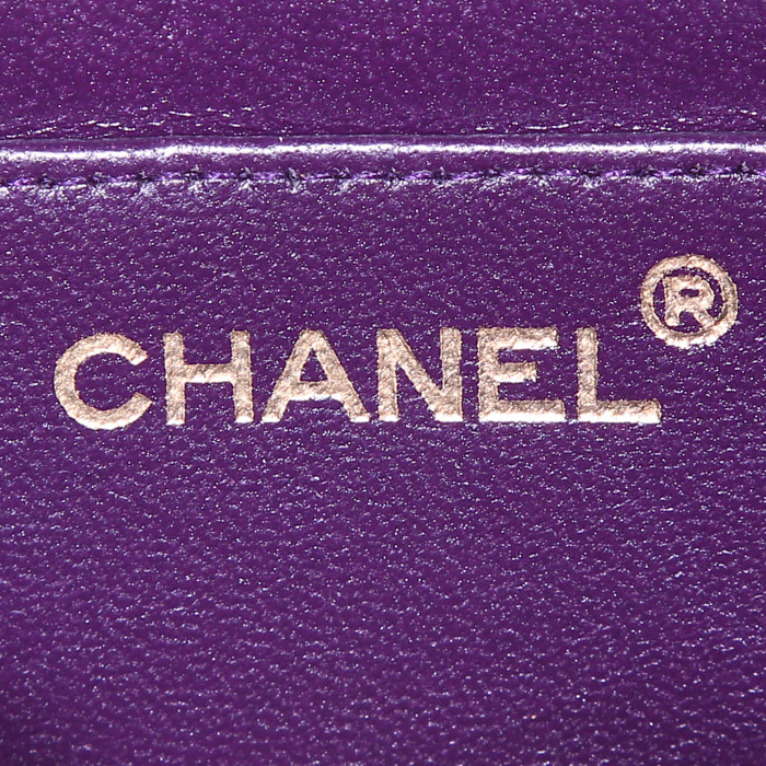 Chanel Mini Timeless shoulder bag in purple quilted suede - Detail D3
