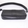 Fendi Baguette shoulder bag in black leather - Detail D4 thumbnail