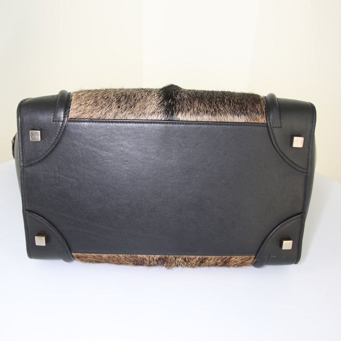 Borsa Celine Luggage modello medio in pelliccia marrone e pelle nera - Detail D4