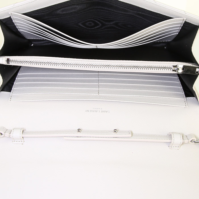 Sac bandoulière Saint Laurent Wallet on Chain en cuir grainé matelassé blanc - Detail D2