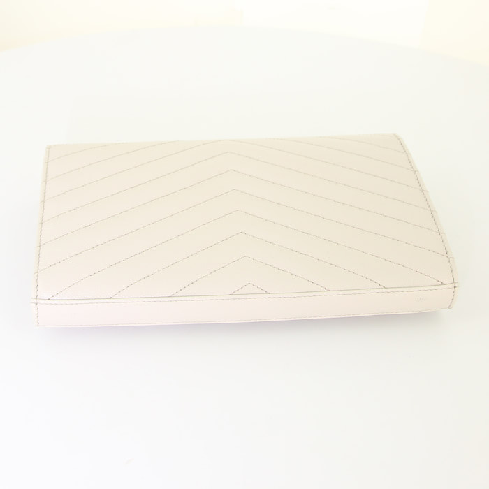 Sac bandoulière Saint Laurent Wallet on Chain en cuir grainé matelassé blanc - Detail D4