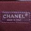Borsa a tracolla Chanel Boy in pelle grigia con motivo a spina di pesce - Detail D4 thumbnail
