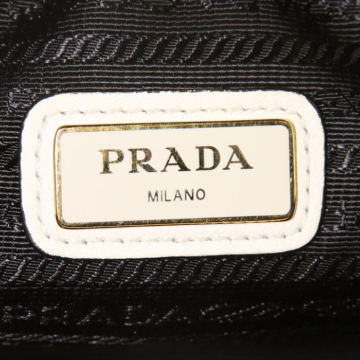 Prada shoulder bag in white leather - Detail D3