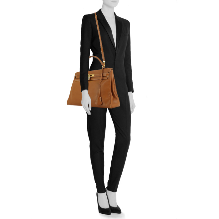 Bolso de mano Hermes Kelly 32 cm en cuero swift color oro - Detail D2