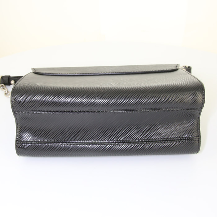 Louis Vuitton Twist shoulder bag in black epi leather - Detail D5