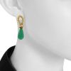 Vintage 1980's earrings for non pierced ears in yellow gold and chrysoprase - Detail D1 thumbnail
