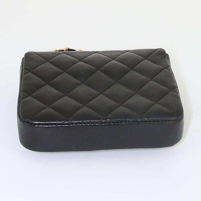 Bolso bandolera Chanel Micro Timeless en cuero acolchado negro - Detail D4