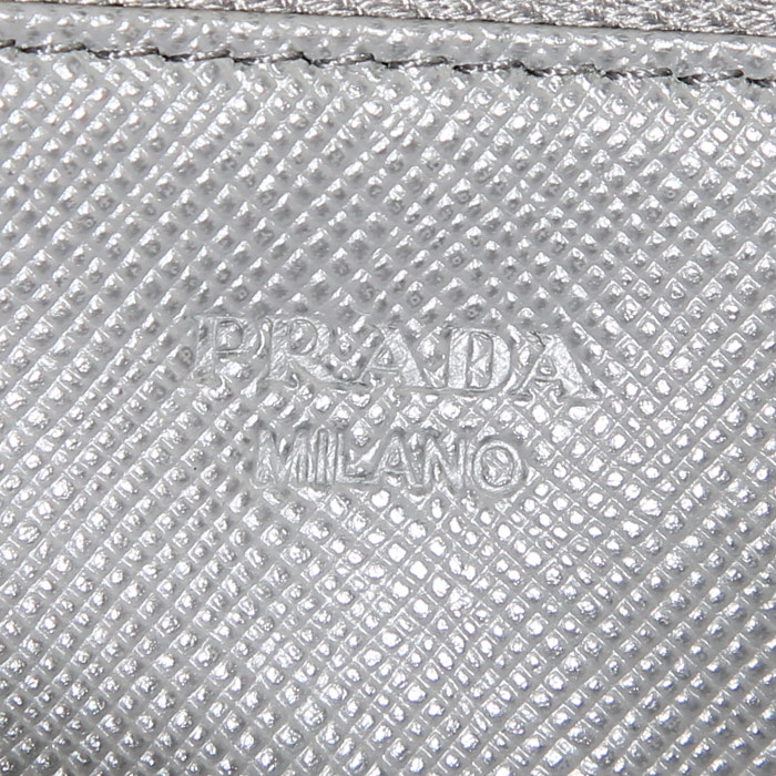 Prada shoulder bag in grey leather - Detail D3