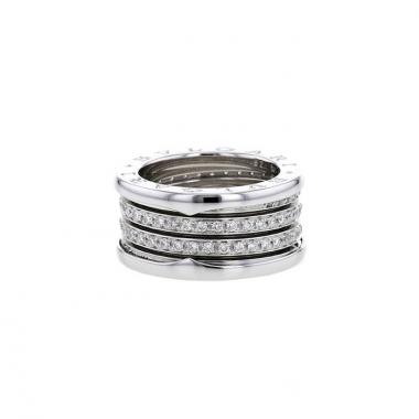 Large model ring in white gold and diamonds