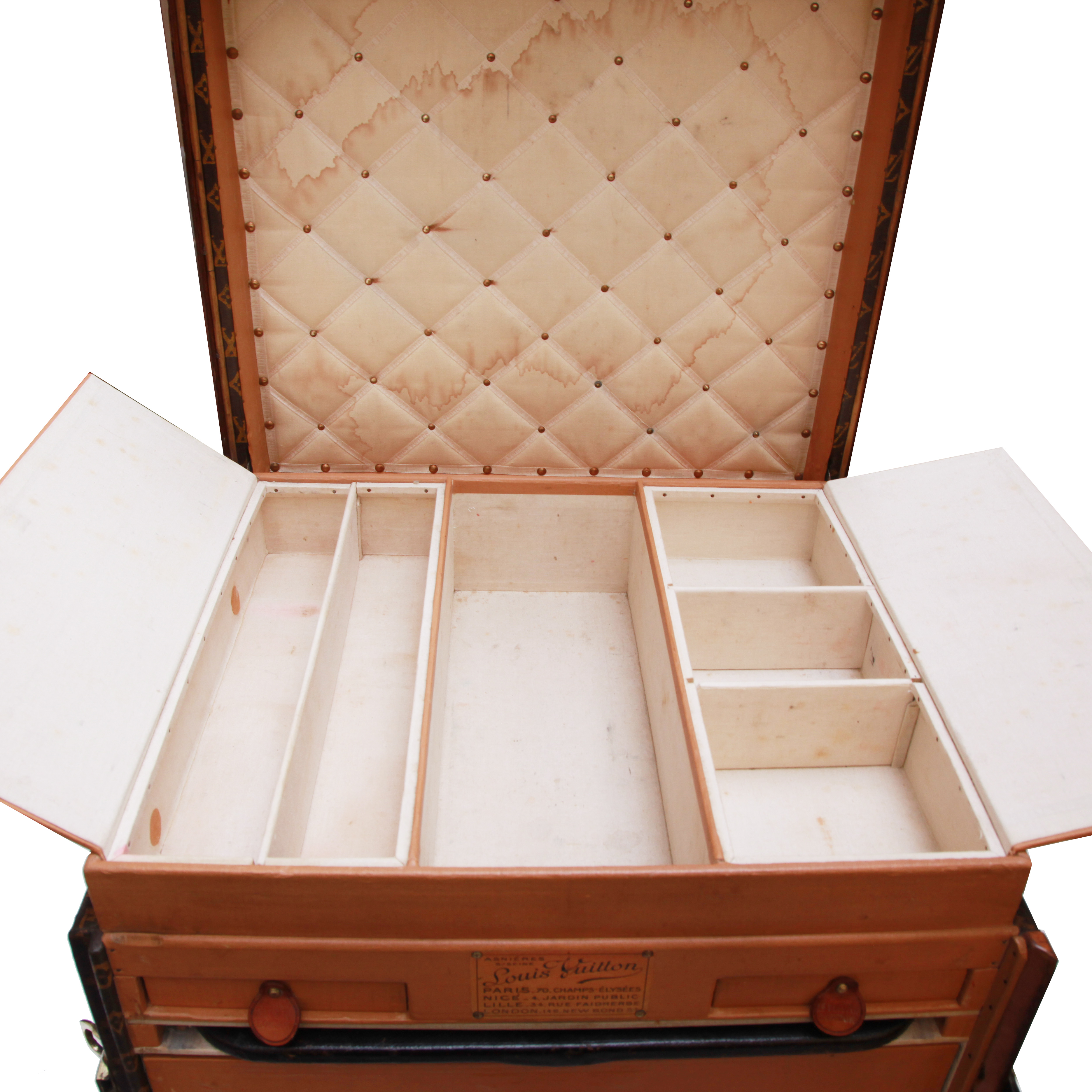 Louis Vuitton trunk in monogram canvas and lozine (vulcanised fibre) - Detail D3