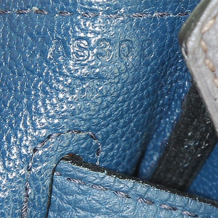 Bolso de mano Hermes Birkin 40 cm en cuero taurillon clémence gris estaño y azul - Detail D4