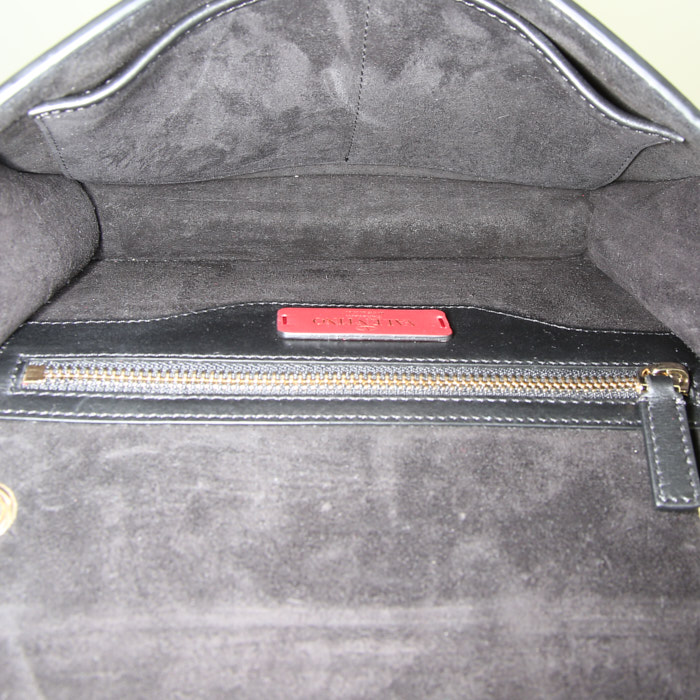 Valentino Garavani Rockstud Demilune small model shoulder bag in black leather - Detail D3