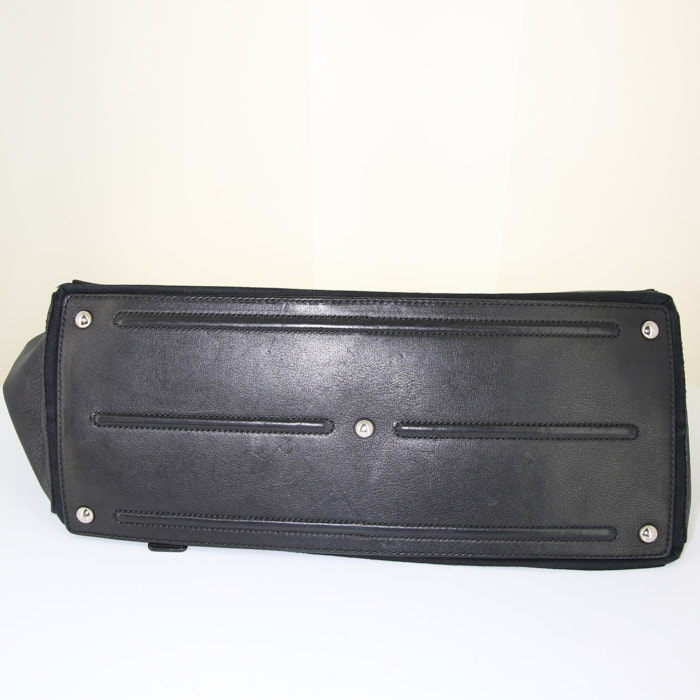 Borsa Yves Saint Laurent Muse modello grande in pelle martellata nera - Detail D4