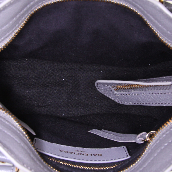 Bolso bandolera Balenciaga Classic City mini en cuero gris - Detail D3