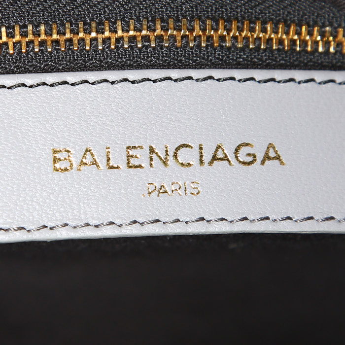 Sac bandoulière Balenciaga Mini City  en cuir effet vieilli gris - Detail D4