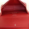 Sac bandoulière Chanel Timeless jumbo en cuir matelassé rouge - Detail D3 thumbnail