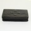 Chanel Wallet on Chain shoulder bag in black patent quilted leather - Detail D4 thumbnail