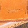 Porte-habits Louis Vuitton en toile monogram et cuir naturel - Detail D4 thumbnail
