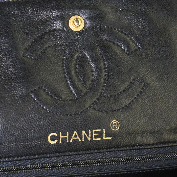 Chanel Timeless handbag in black crocodile - Detail D4