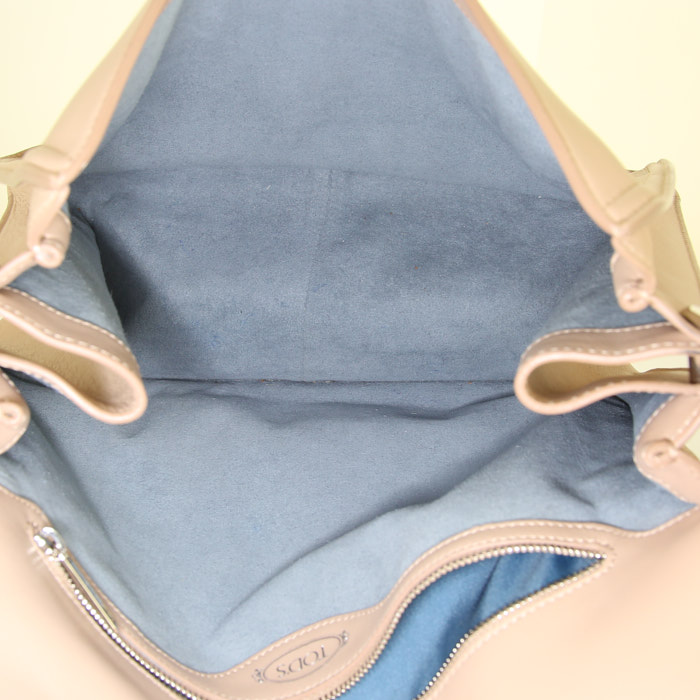 Bolso de mano Tod's Double T en cuero beige - Detail D3