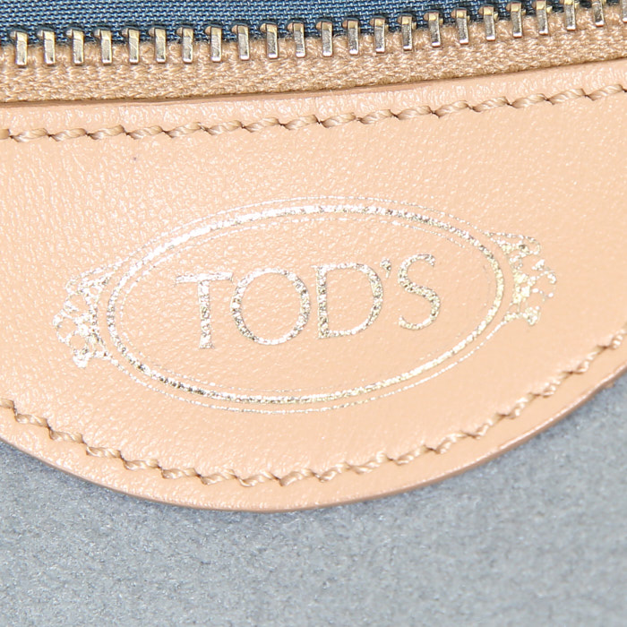 Bolso de mano Tod's Double T en cuero beige - Detail D4